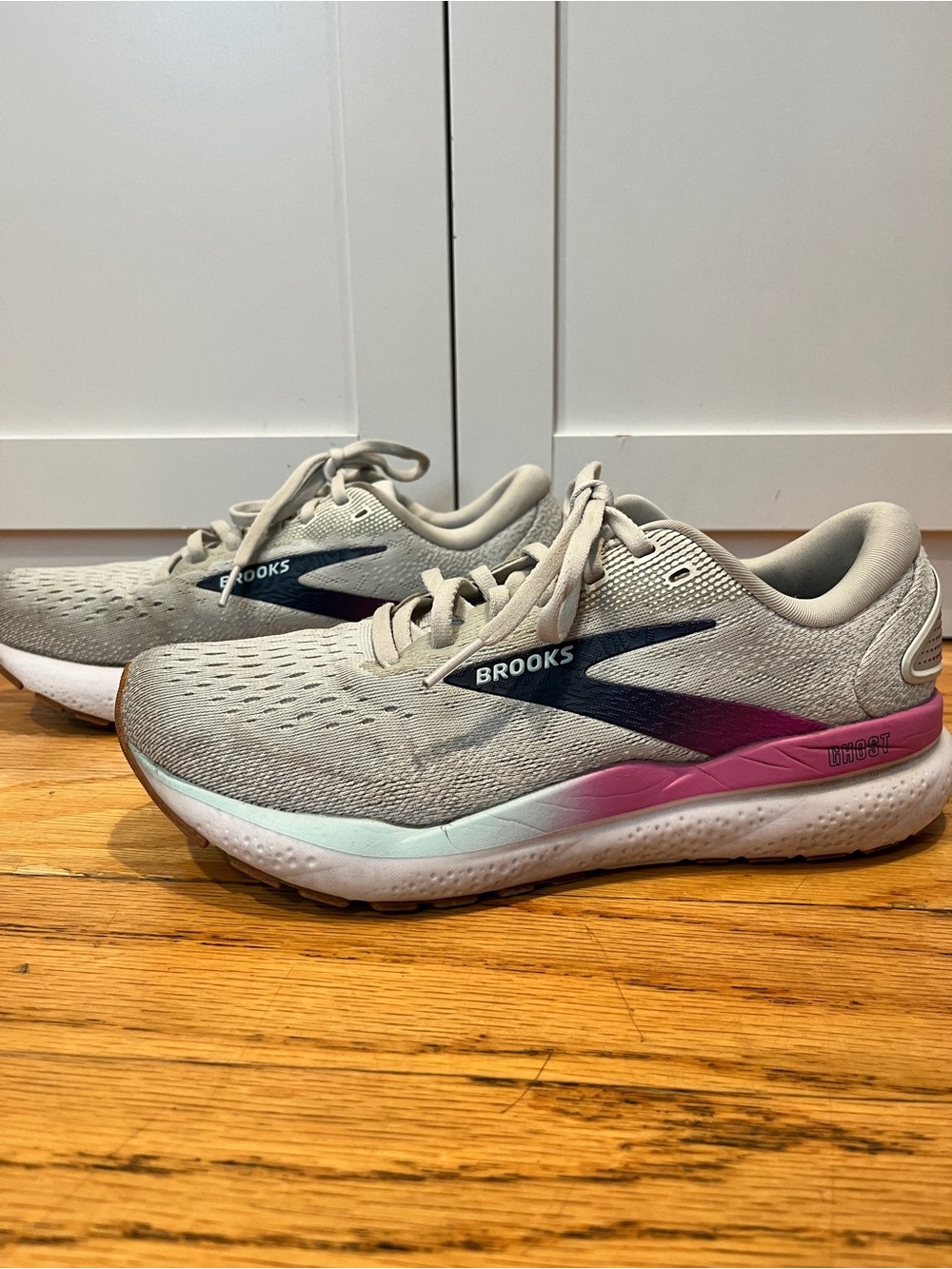 Brooks Ghost — Light Gray